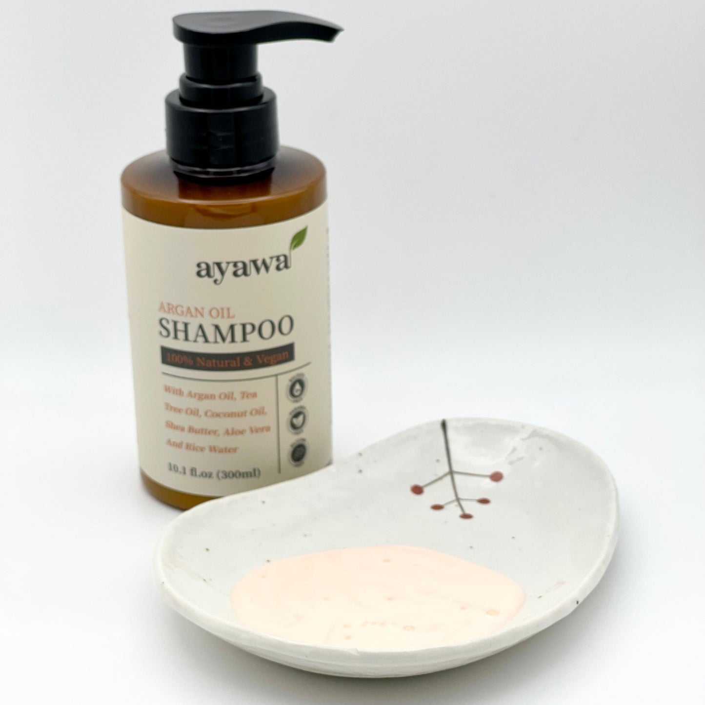 natürliches und veganes Shampoo mit Arganöl und Reiswasser ohne Mikroplastik oder Sulfate (mit Produktprobe in Schale)